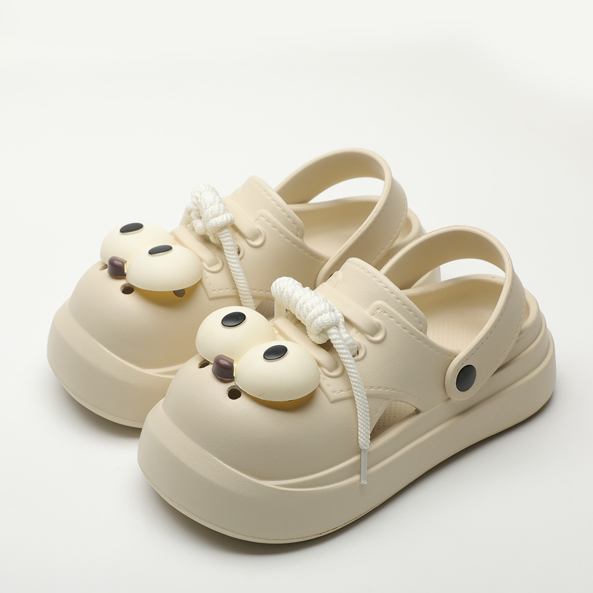Cute DIY Big Eyes Fashion Clog - Street Fashion Walking recension och pris